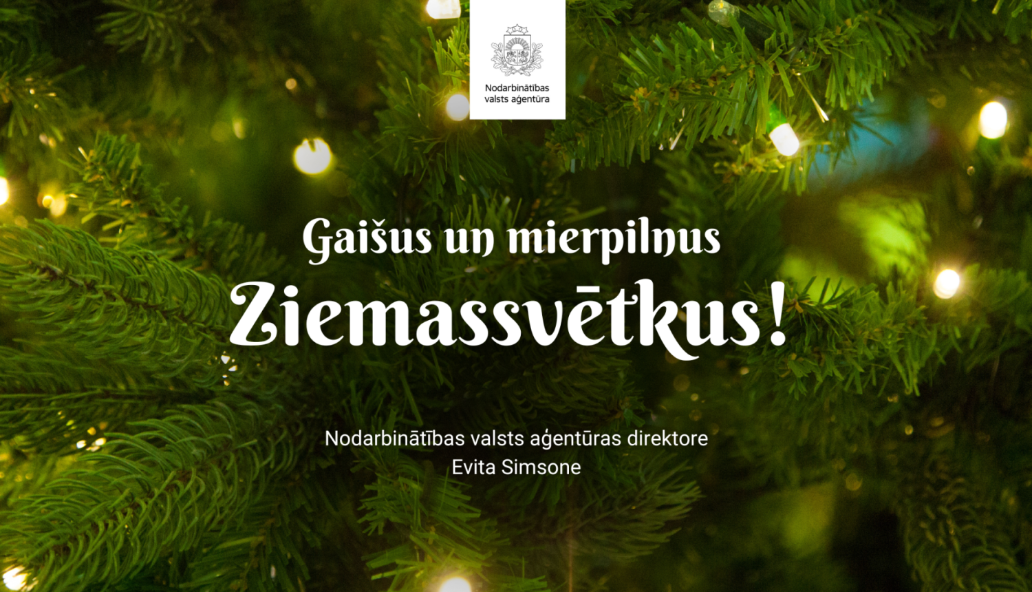 Ziemassvētku apsveikums ar tekstu "Gaišus un mierpilnus Ziemassvētkus!" un Nodarbinātības valsts aģentūras logo zaļu egļu zaru fonā.